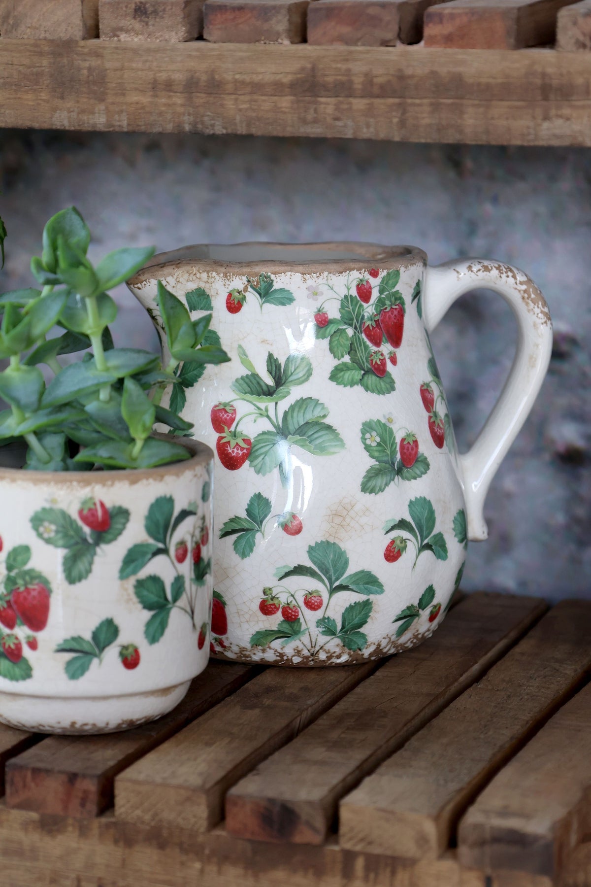 Fraises jug with strawberries, H15 cm