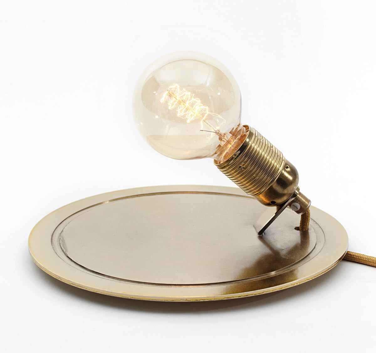 Stalinė lempa Glow in a Dome M, Obsidian / Matt Gold – detalė