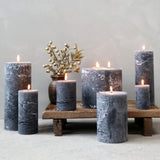 Žvakė Macon Rustic Pillar Coal, 42 val., H7 cm