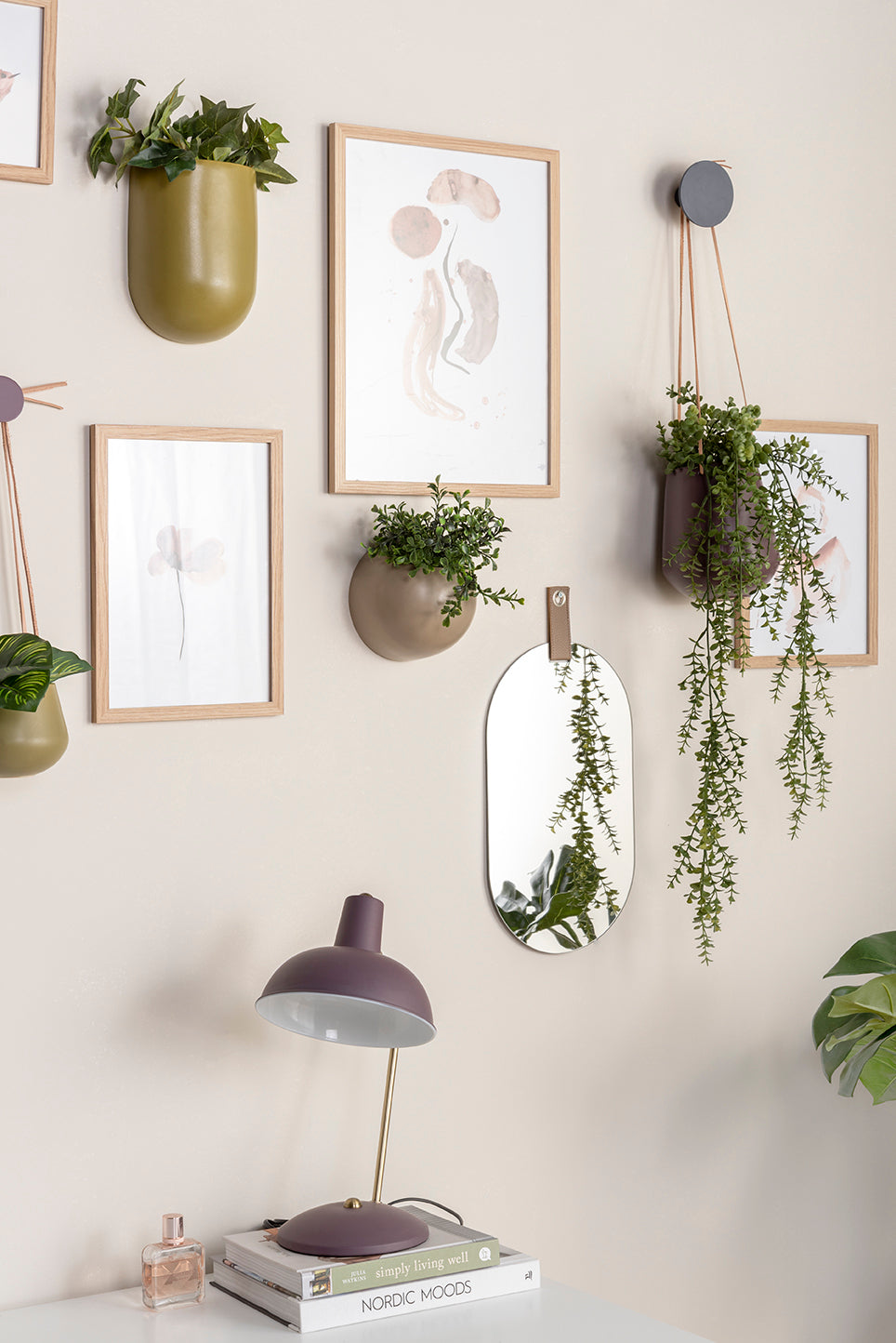 Mirror with strap, H39 cm